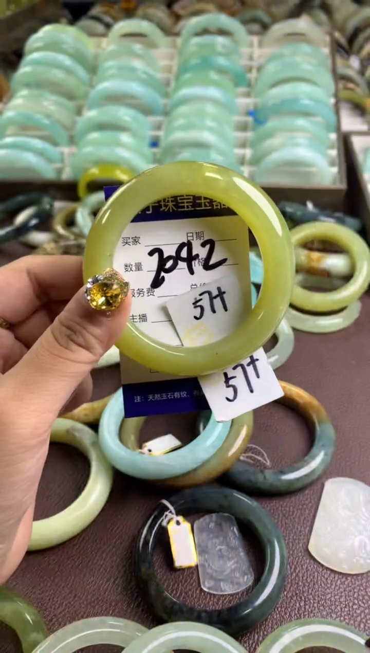 【闪购商品】蛇纹石玉手镯未镶嵌2042
