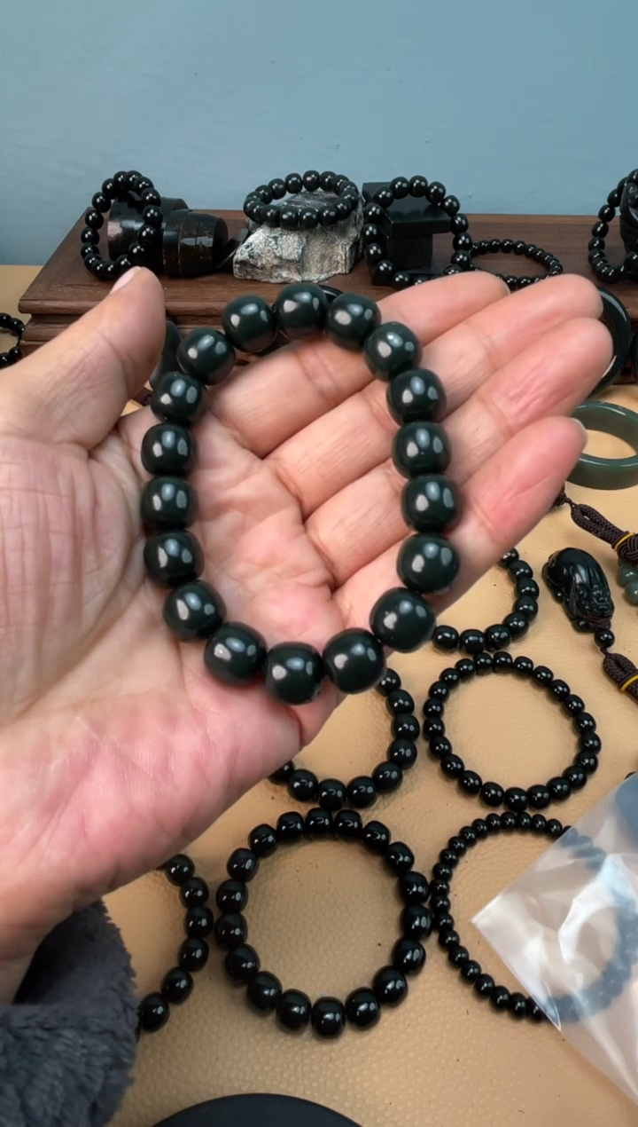 未镶嵌手串和田玉风*皮勒村老矿塔青卡12老型红皮