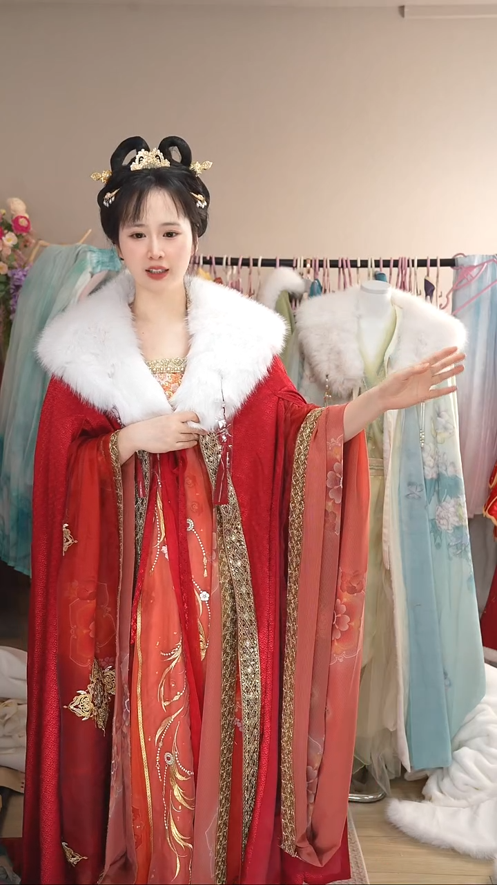 红色大王姬斗篷  特价不退不换 拍下备注尺码