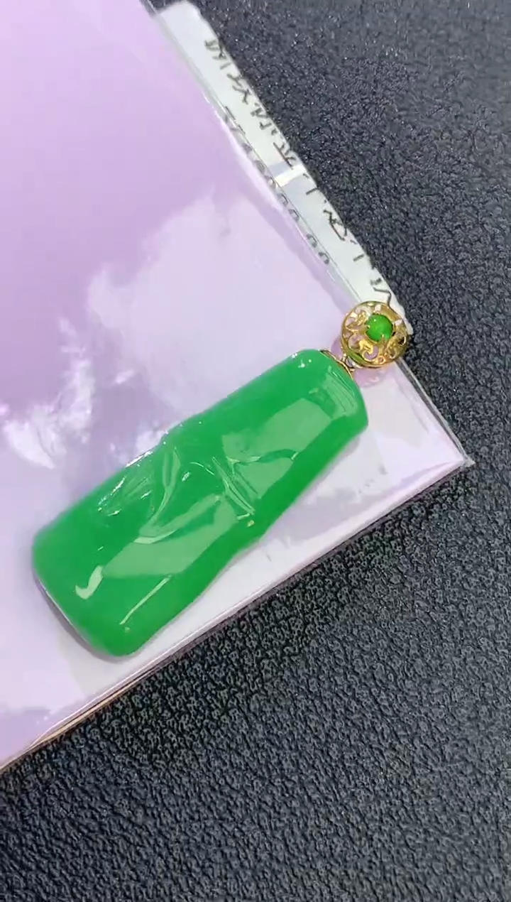 颈饰18K金镶嵌翡翠赠礼盒 麦麦