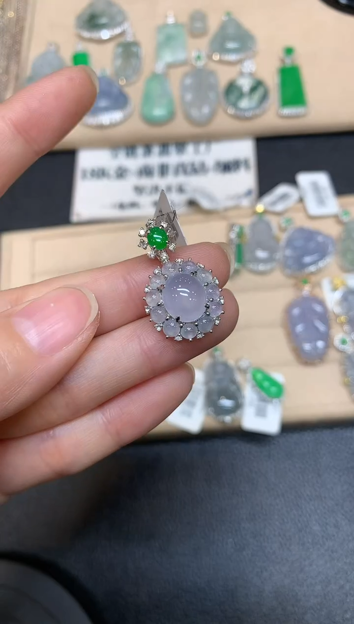 【闪购商品】翡翠颈饰18K金镶嵌蛋面【无服务费】