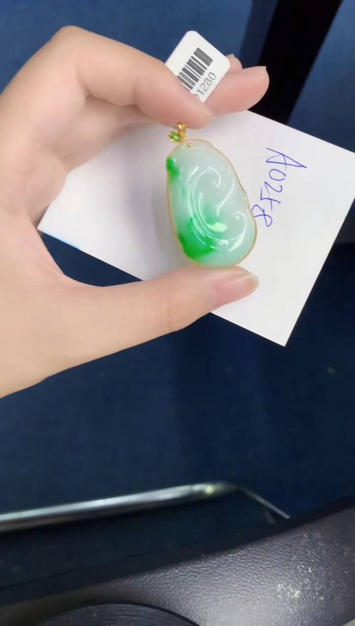 【闪购商品】翡翠颈饰18K金镶嵌0000000000