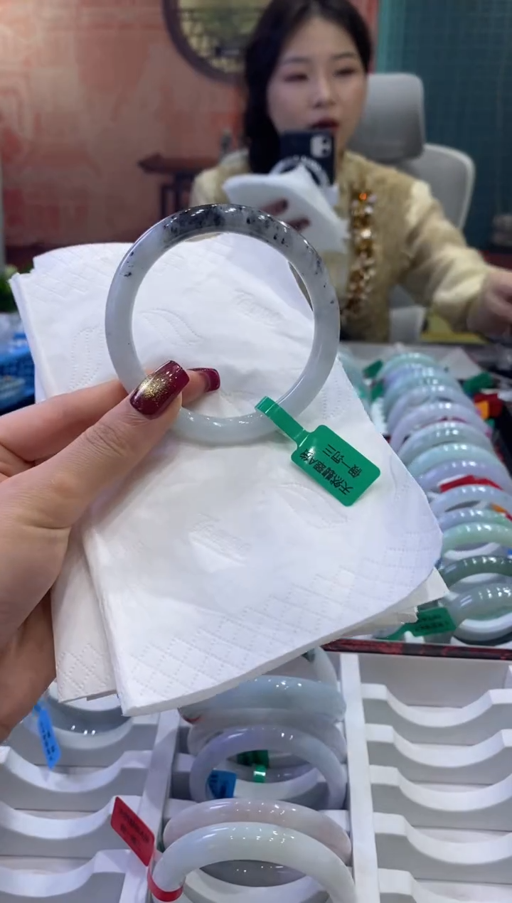 【闪购商品】翡翠手镯未镶嵌多人06230