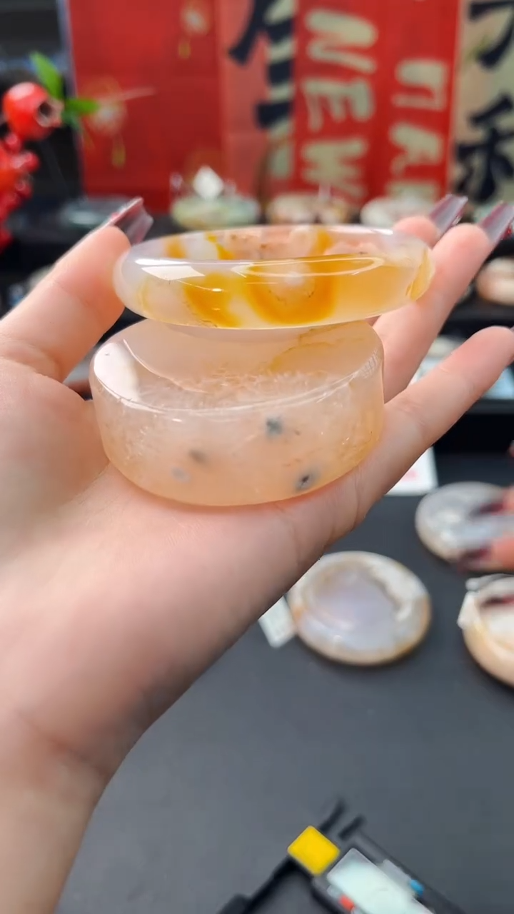 【闪购商品】石英质玉手镯未镶嵌赠送镯心（58圈口）无证书