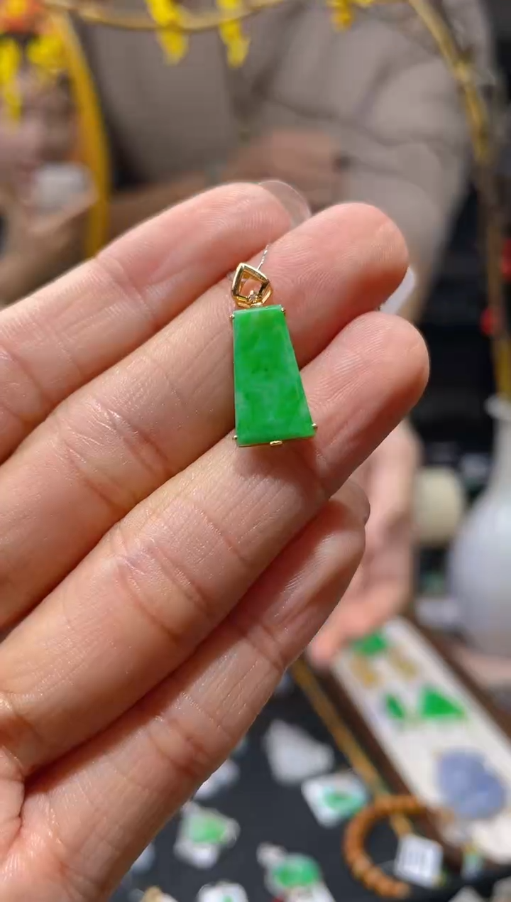 【闪购商品】翡翠颈饰18K金镶嵌假一赔三