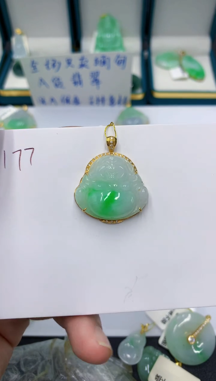 颈饰18K金镶嵌翡翠1