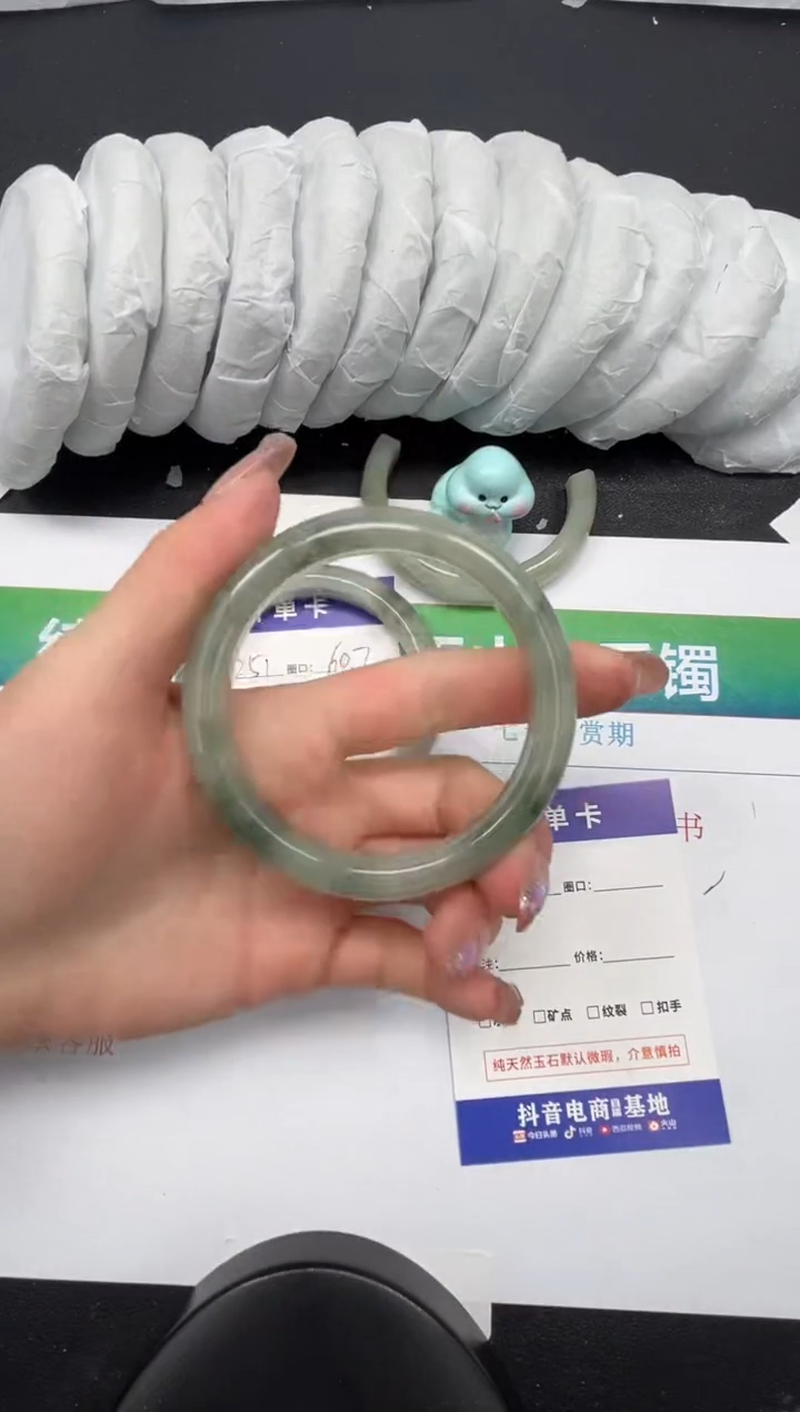 【闪购商品】石英质玉手镯未镶嵌252-58.2