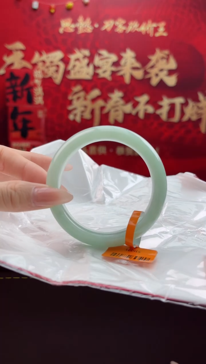 【闪购商品】翡翠手镯未镶嵌6翡翠手镯（微瑕）