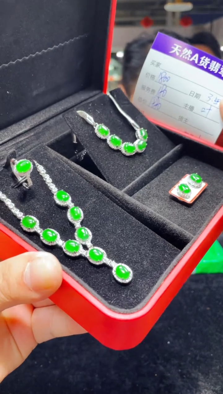 【闪购商品】翡翠套链未镶嵌0834326852多样性发货