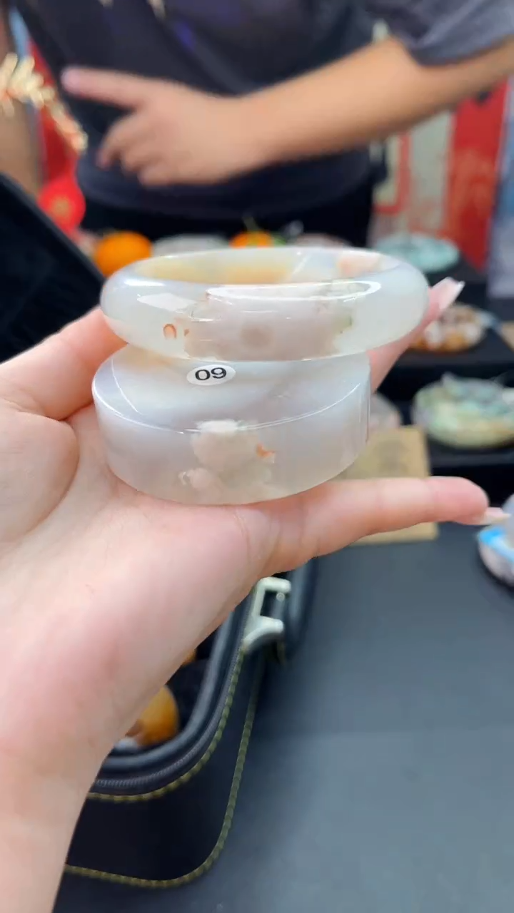 【闪购商品】石英质玉手镯未镶嵌赠送镯心（60圈口）