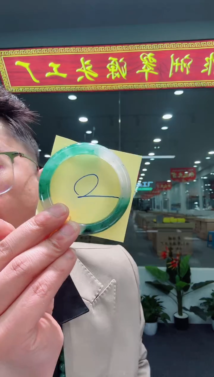 【闪购商品】石英质玉手镯未镶嵌天然A货 非洲翠 手镯（单品）