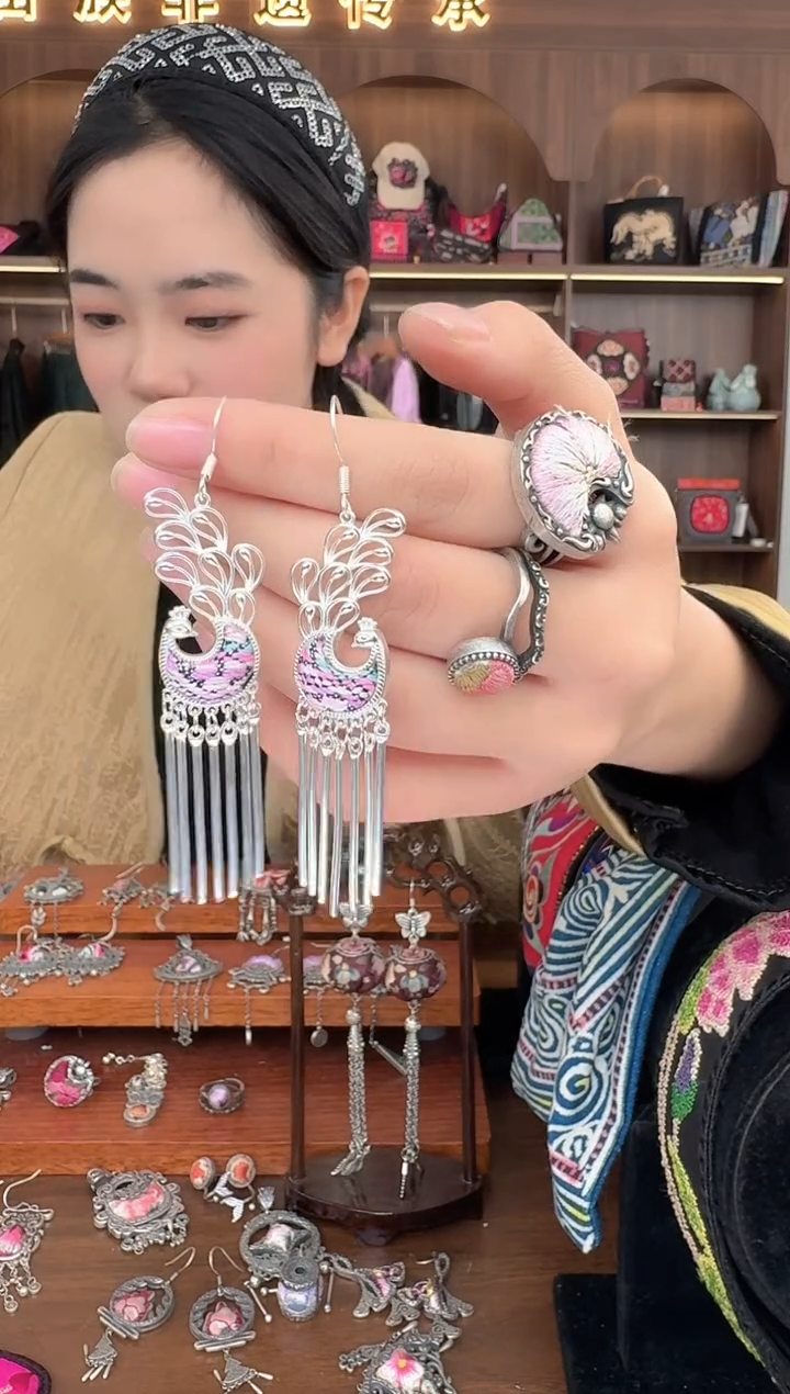 【闪购商品】织绣扶光苗绣传承110