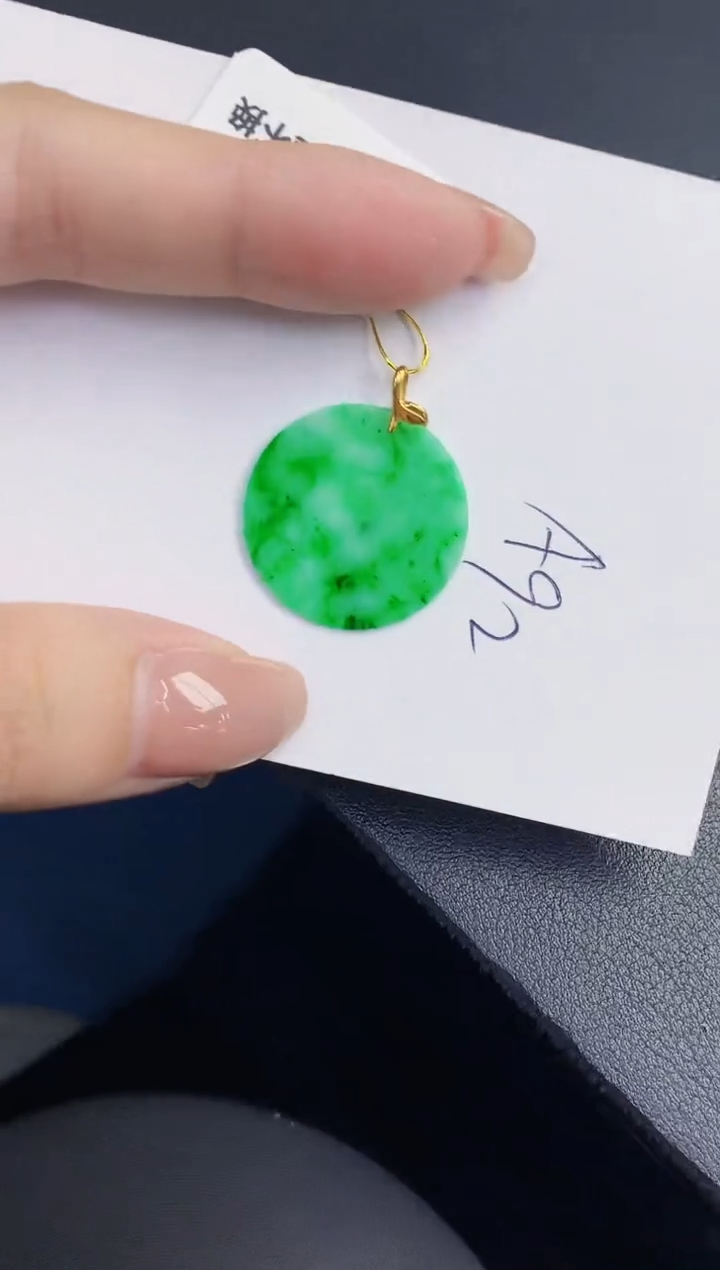 【闪购商品】翡翠颈饰18K金镶嵌00000000