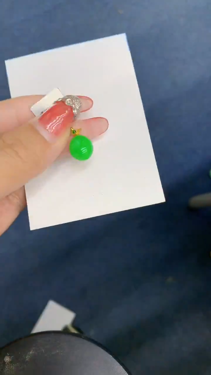 颈饰18K金镶嵌翡翠1