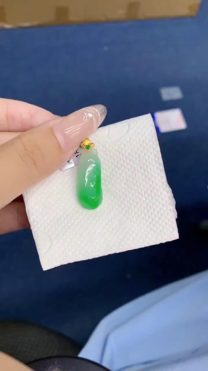 颈饰18K金镶嵌翡翠1