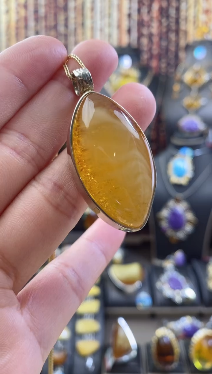 银S925镶嵌颈饰琥珀吊坠