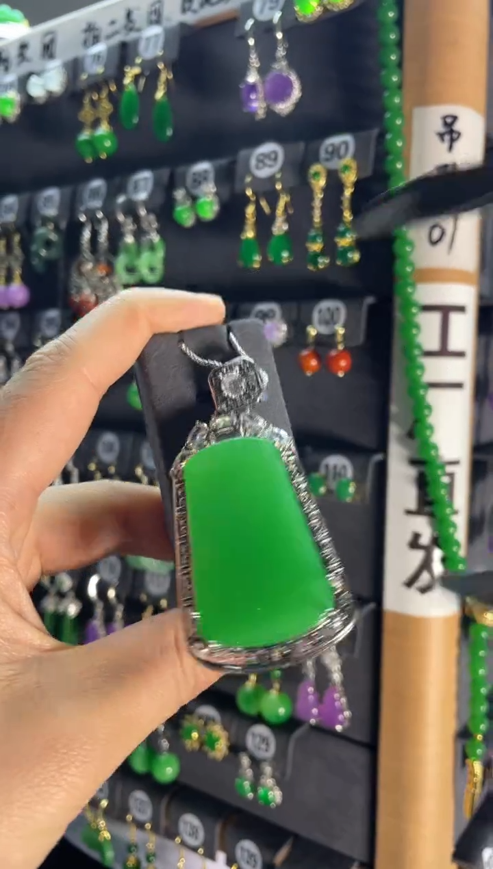 【闪购商品】翡翠耳饰银S925镶嵌212....