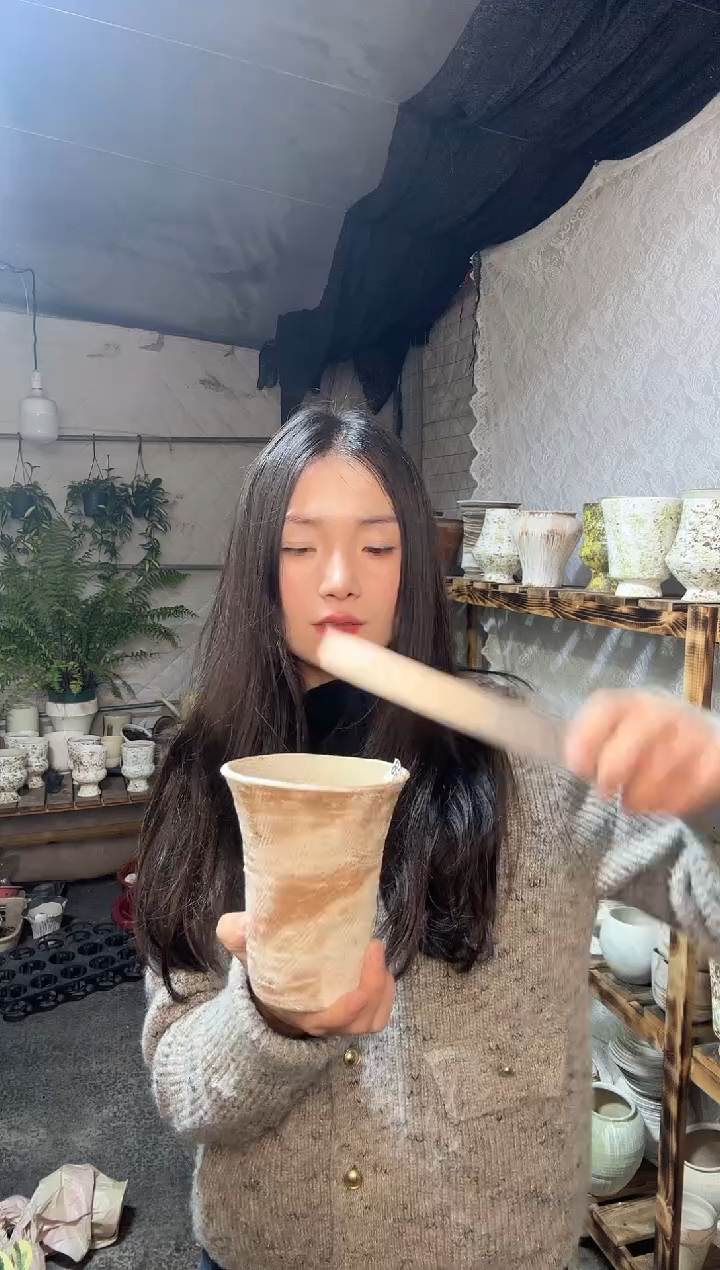 以实际为准编号 568  景德镇手绘花盆