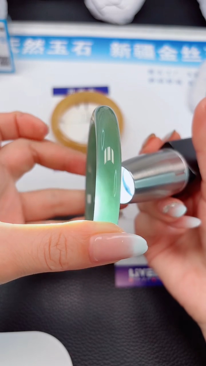 【闪购商品】石英质玉未镶嵌手镯172