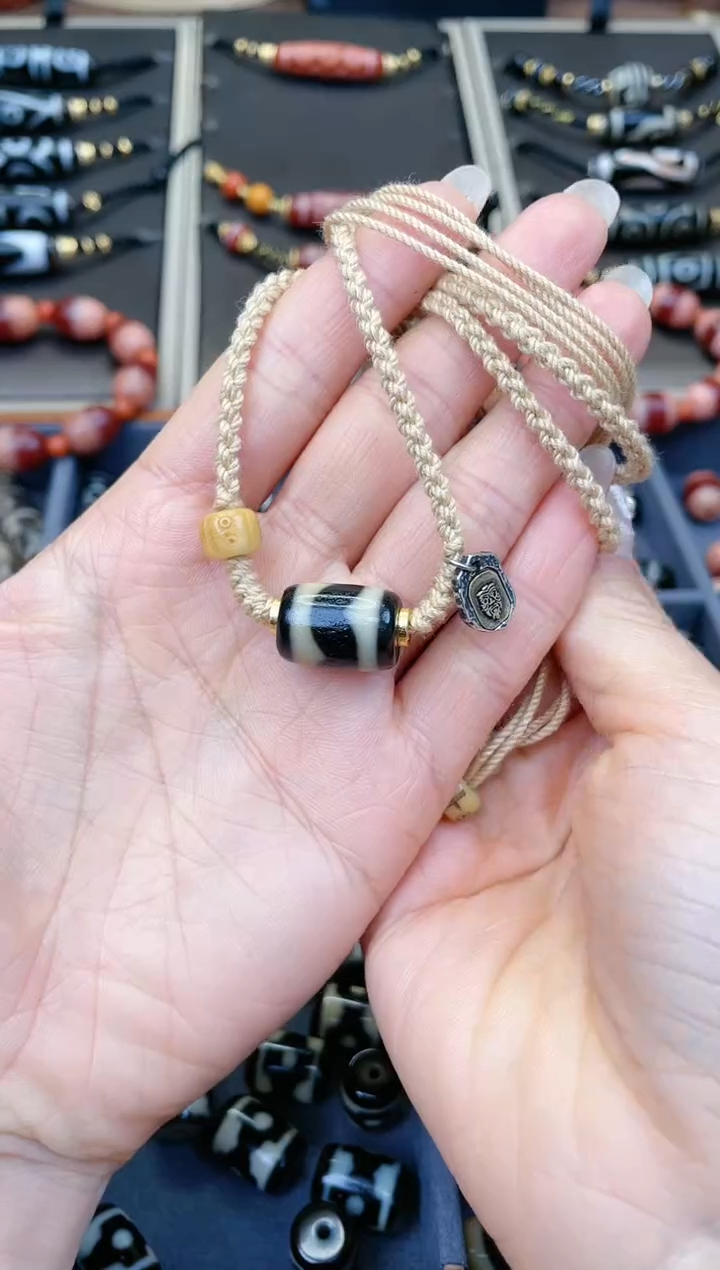 【闪购商品】玛瑙/玉髓颈饰未镶嵌精品上肯黑金虎牙颈饰