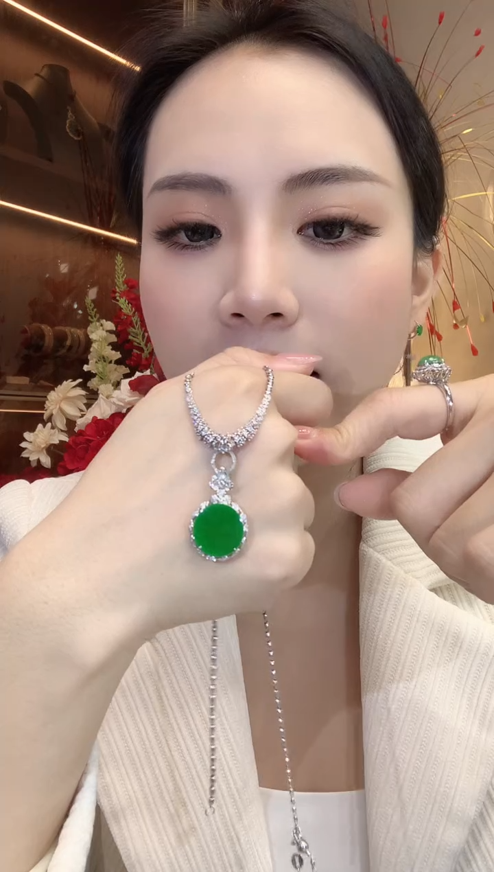 【闪购商品】翡翠吊坠(不含链)18K金镶嵌A15 多样性发货一件