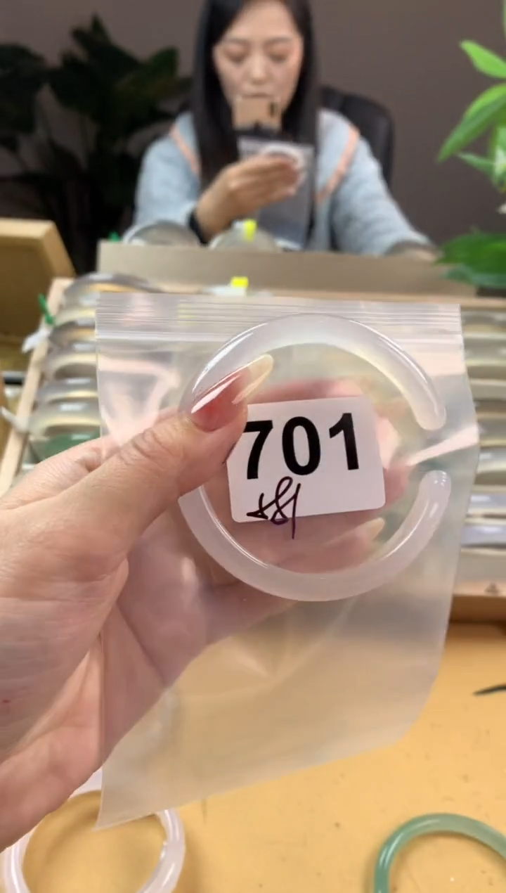 【闪购商品】玛瑙/玉髓手镯未镶嵌701