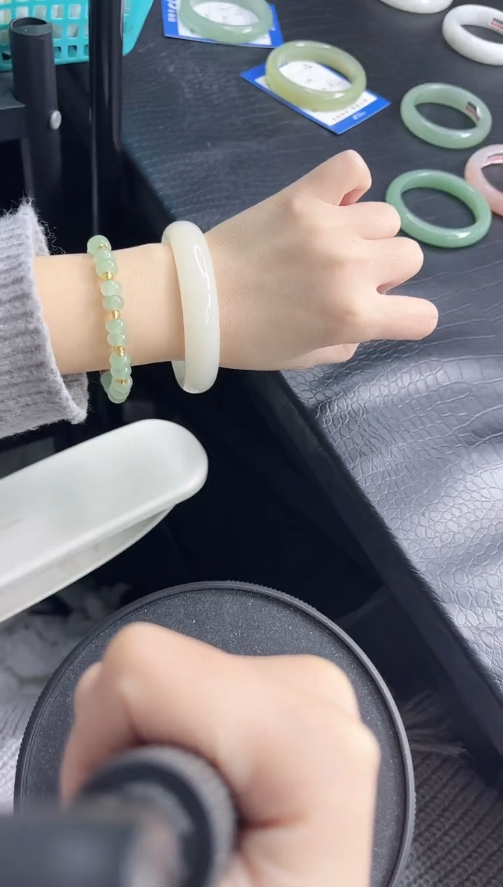 未镶嵌手镯石英质玉119-