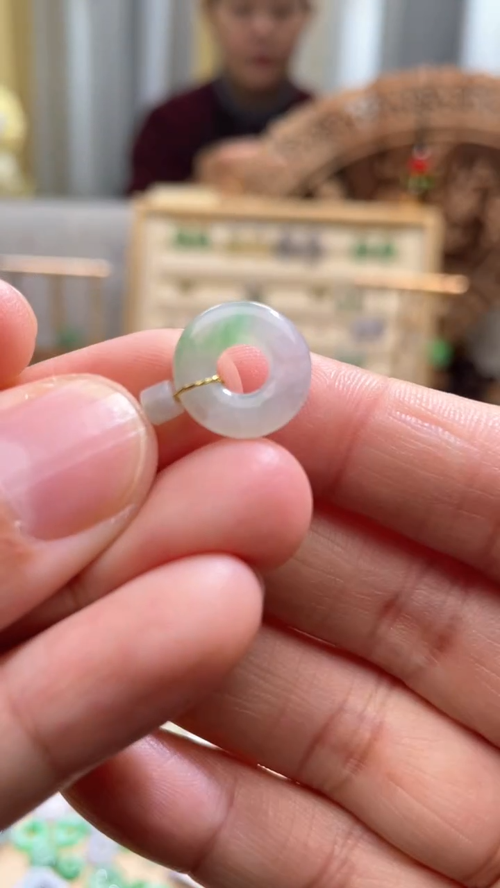 【闪购商品】翡翠颈饰未镶嵌甜甜圈