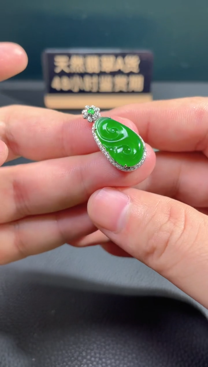 【闪购商品】翡翠颈饰18K金镶嵌翡翠