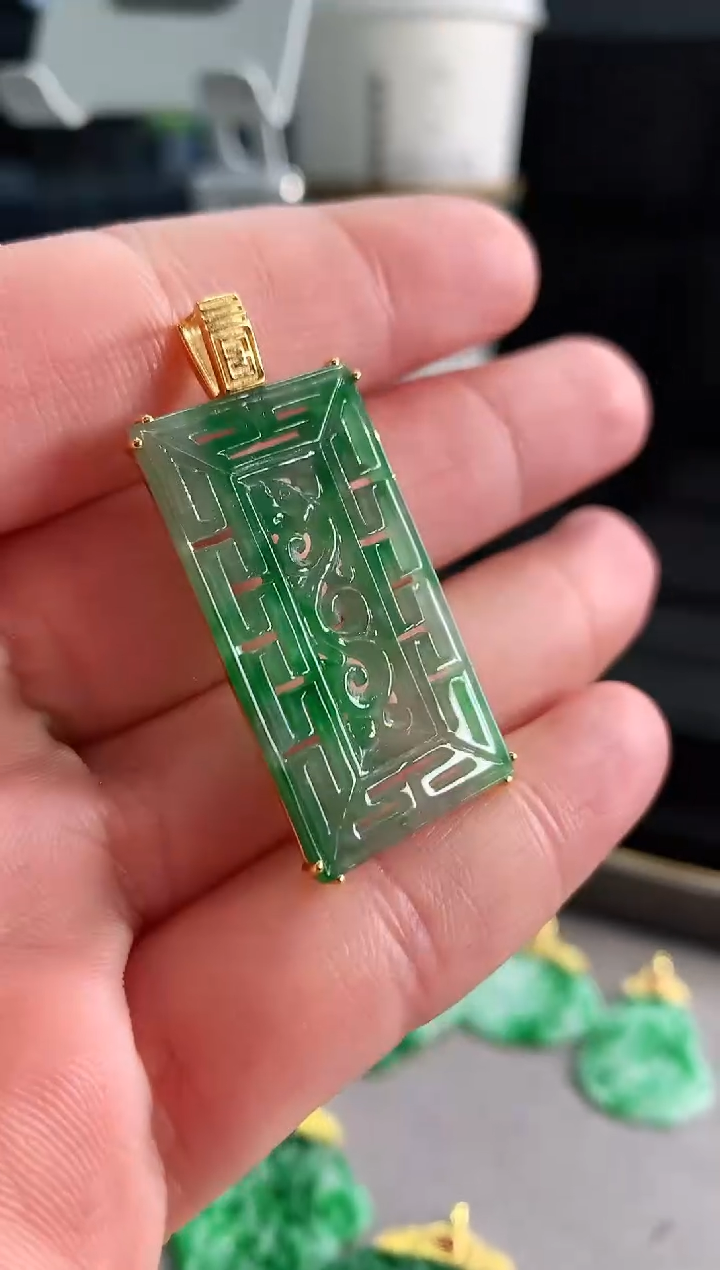 【闪购商品】翡翠吊坠(不含链)18K金镶嵌吊坠