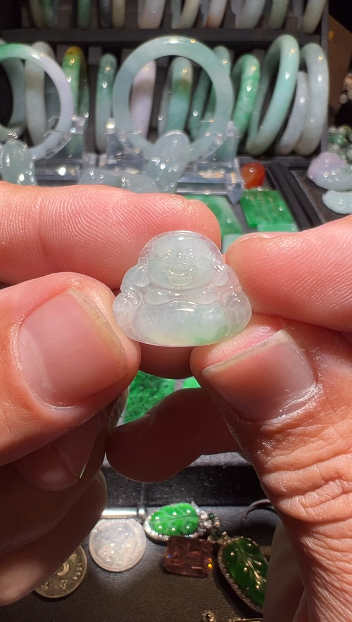 颈饰未镶嵌翡翠翡翠小佛公。