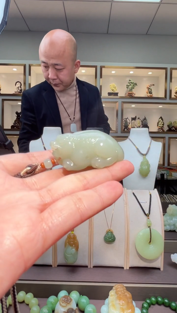 颈饰未镶嵌和田玉苏