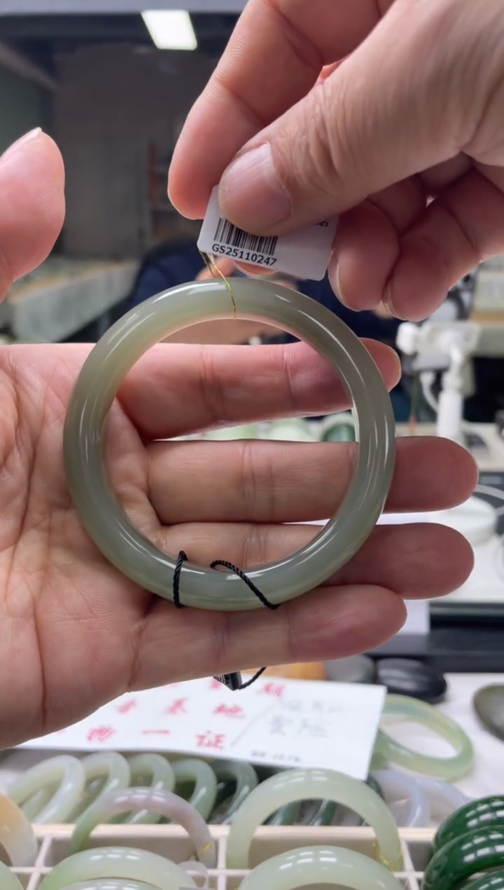【闪购商品】和田玉手镯未镶嵌57圈口0247