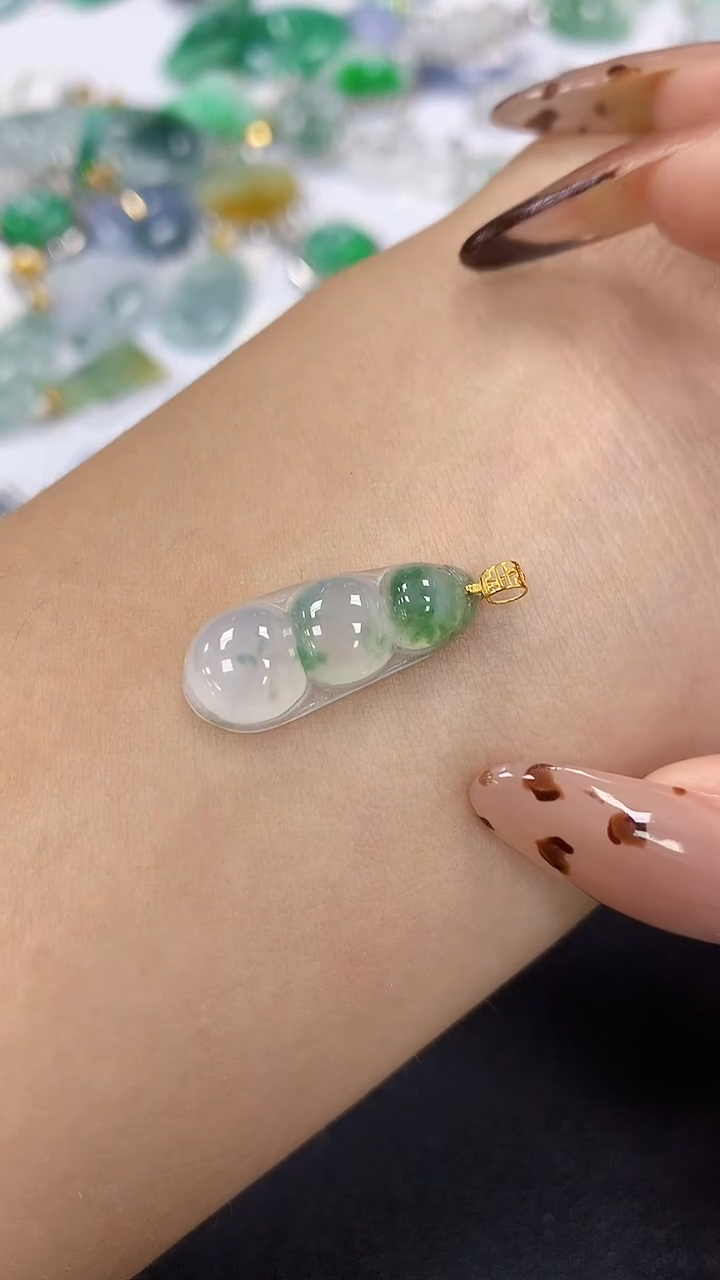 颈饰18K金镶嵌翡翠a货假一赔三支持复检百元上9元证书费自理