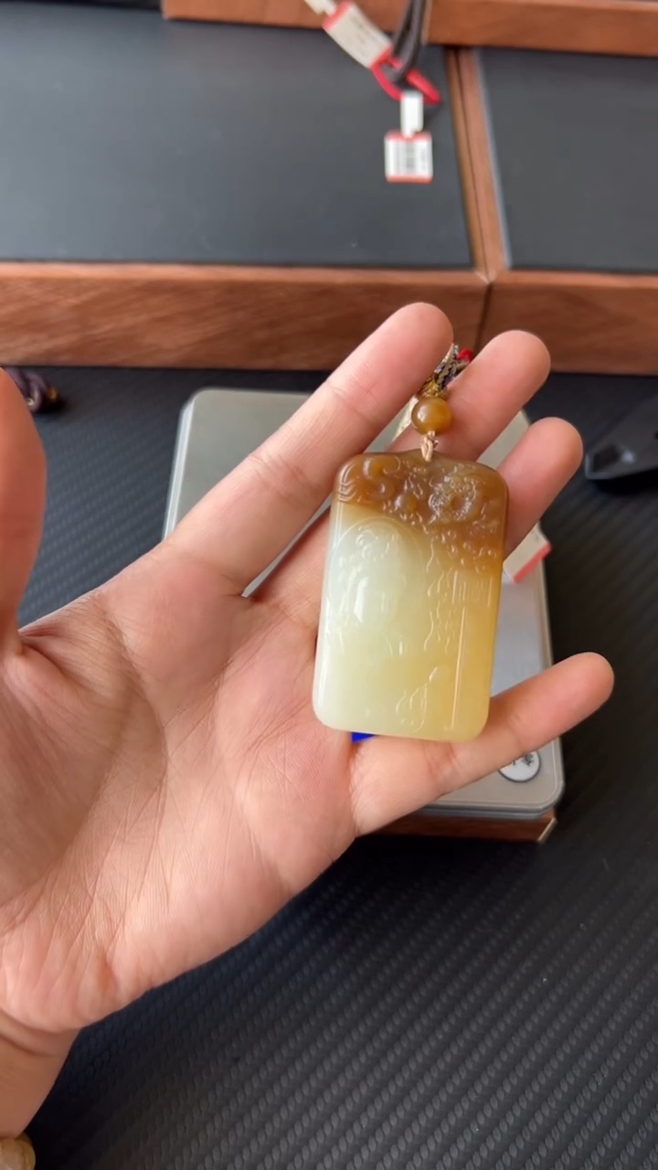 【闪购商品】和田玉吊坠(赠链)未镶嵌且末金山微色差