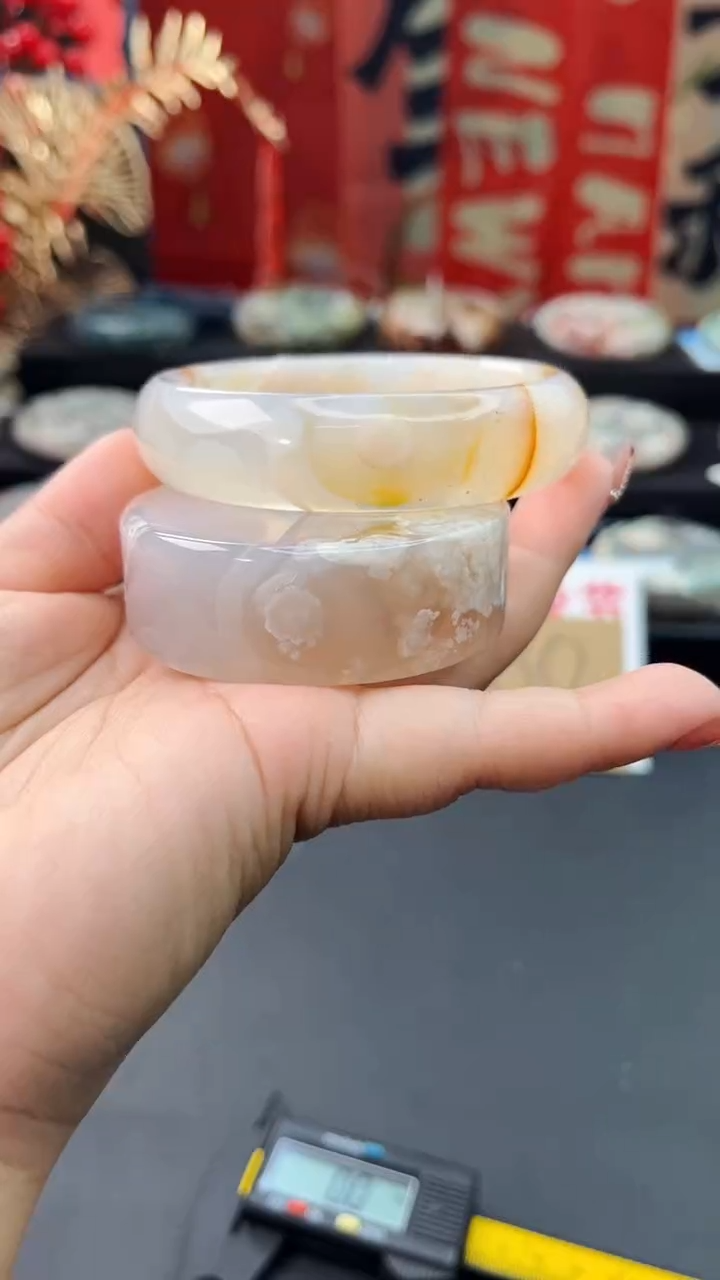 【闪购商品】石英质玉手镯未镶嵌赠送镯心（60圈口）无证书