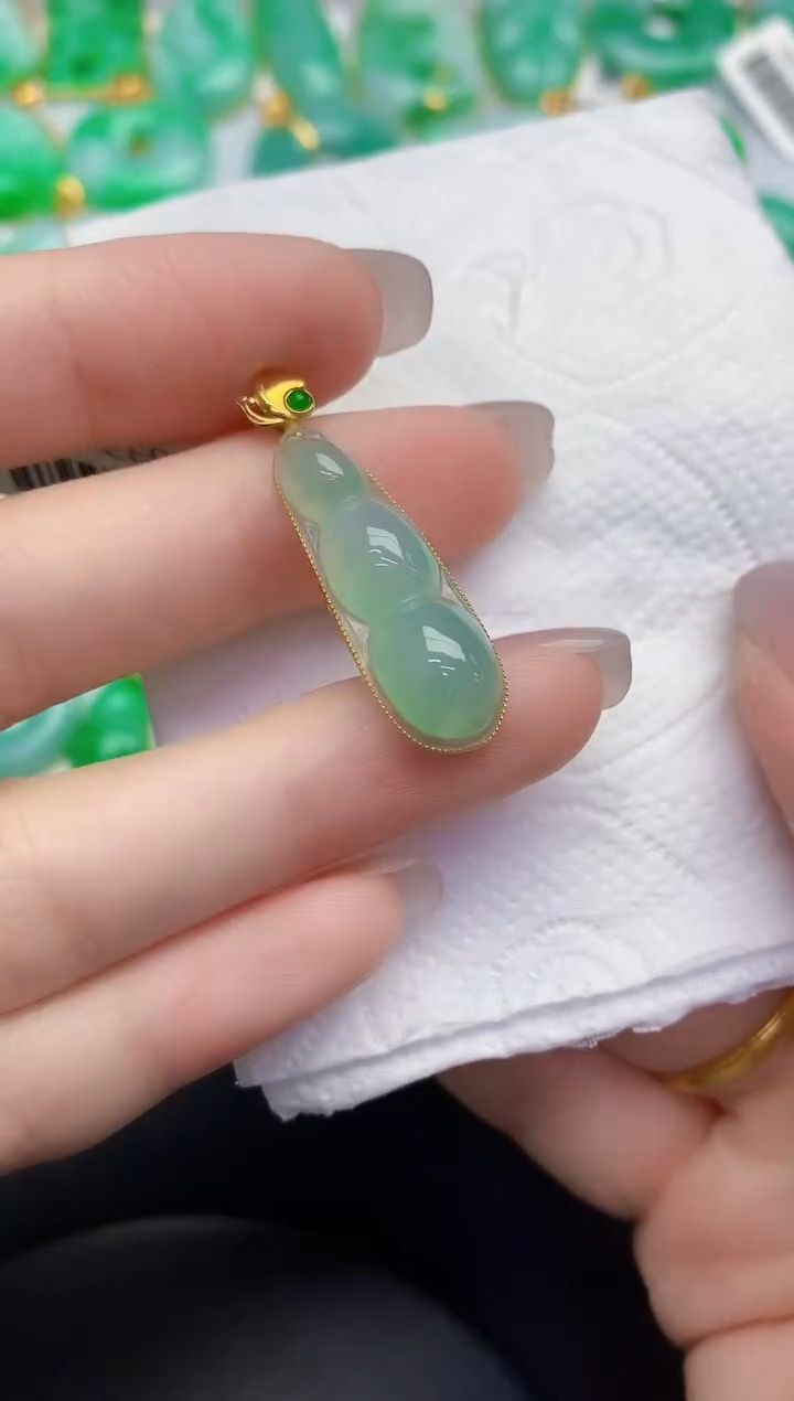颈饰18K金镶嵌翡翠缅甸天然翡翠A货