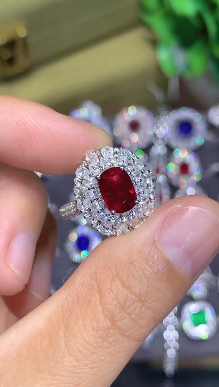 18K金镶嵌戒指红宝石2.01CT