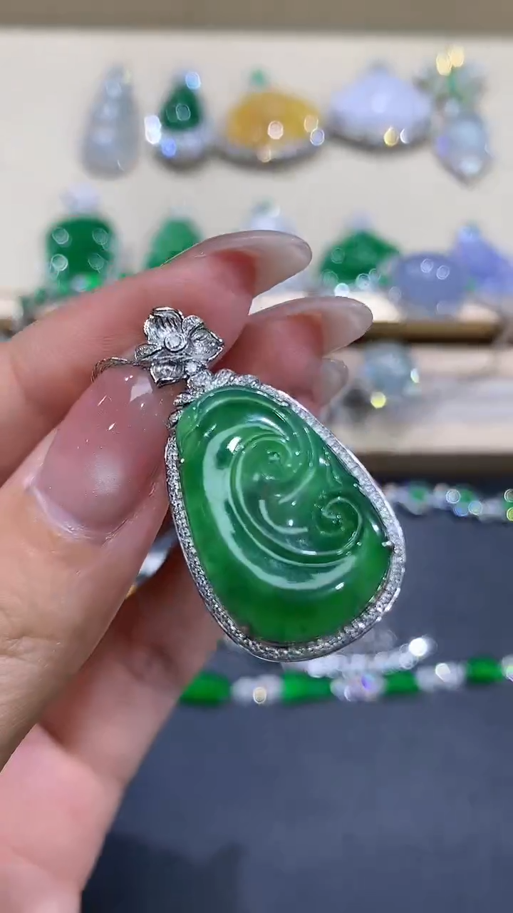 【闪购商品】翡翠吊坠(不含链)18K金镶嵌4团购