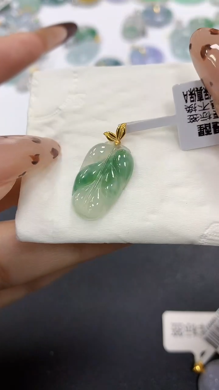 颈饰18K金镶嵌翡翠a货假一赔三支持复检百元上9元证书费自理
