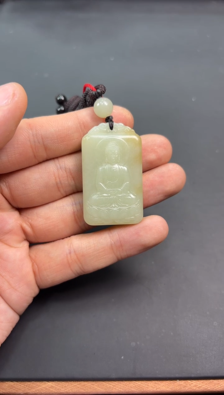 【闪购商品】和田玉吊坠(赠链)未镶嵌且末微色差迪克兰吊坠