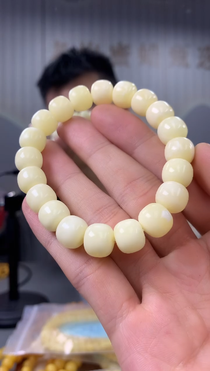 【闪购商品】蜜蜡裸石未镶嵌手串