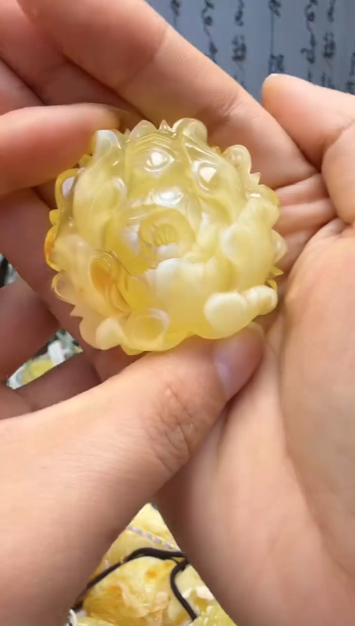 裸石琥珀未镶嵌如图