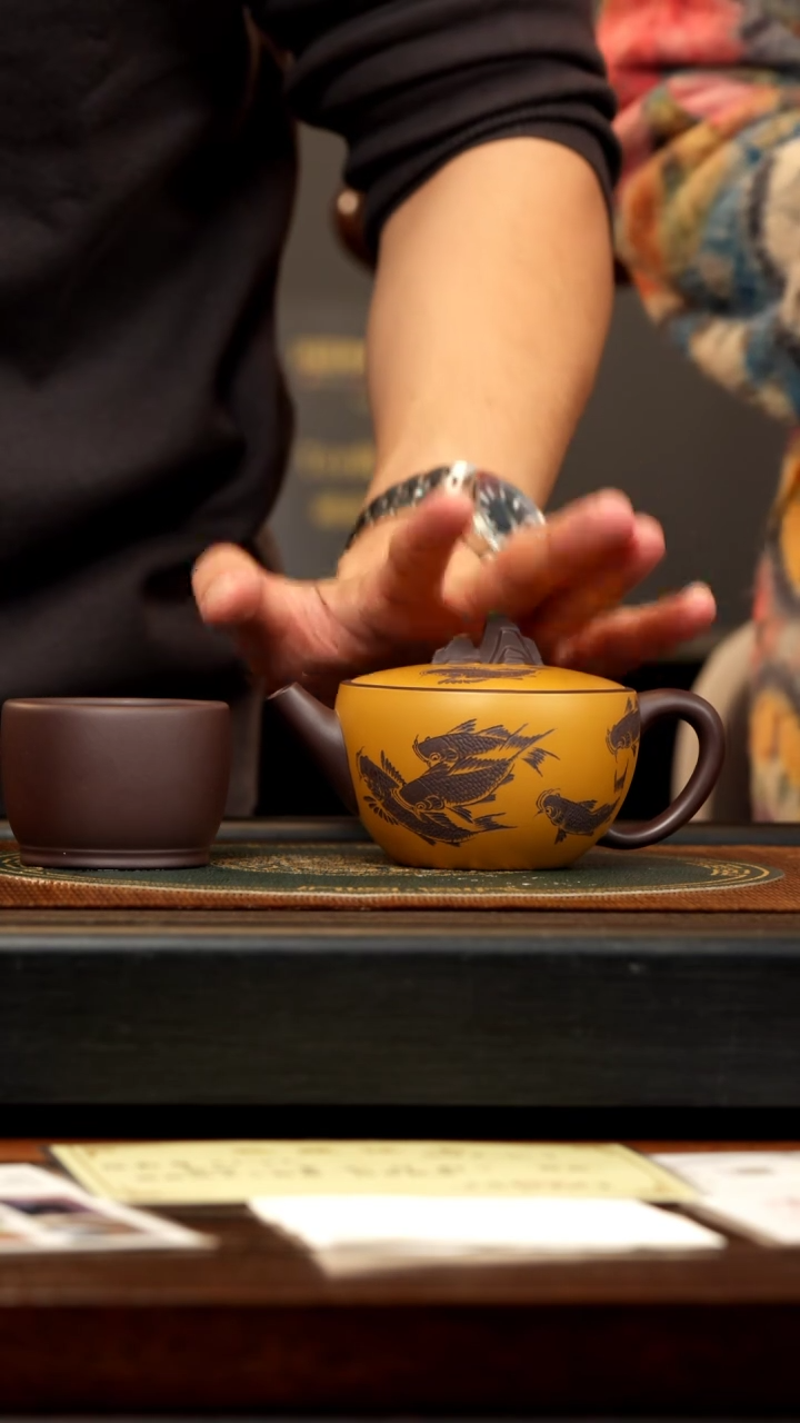 【闪购商品】紫砂茶壶ZCP 黑墩头 山水汉瓦壶 240cc