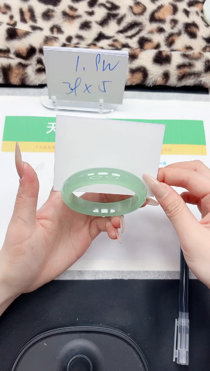 【闪购商品】石英质玉手镯未镶嵌268-57