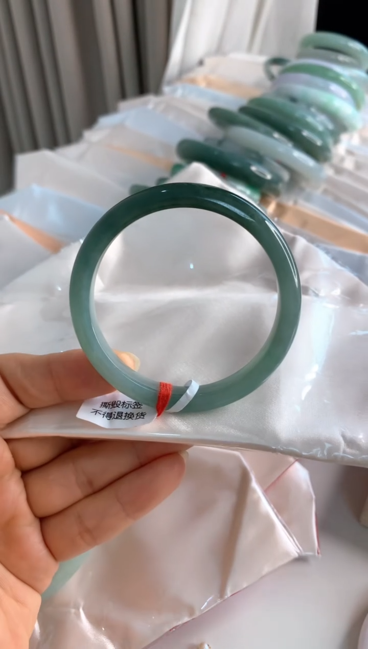 未镶嵌手镯翡翠55.6半山水