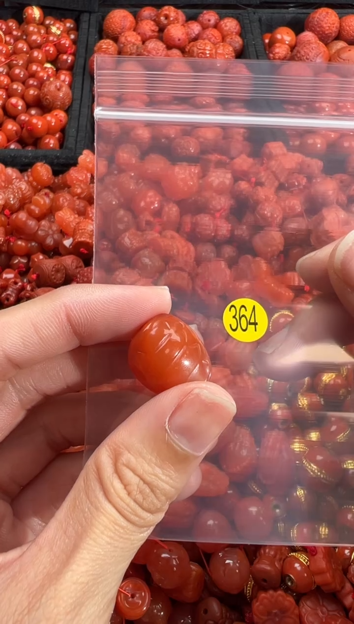 南红玛瑙未镶嵌颈饰1