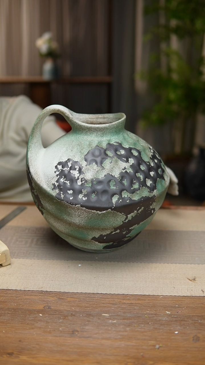 【闪购商品】陶瓷花器诧寂复古绿胖奶壶-