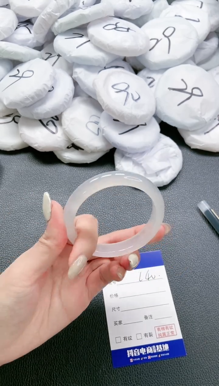 【闪购商品】石英质玉手镯未镶嵌 22L40-54