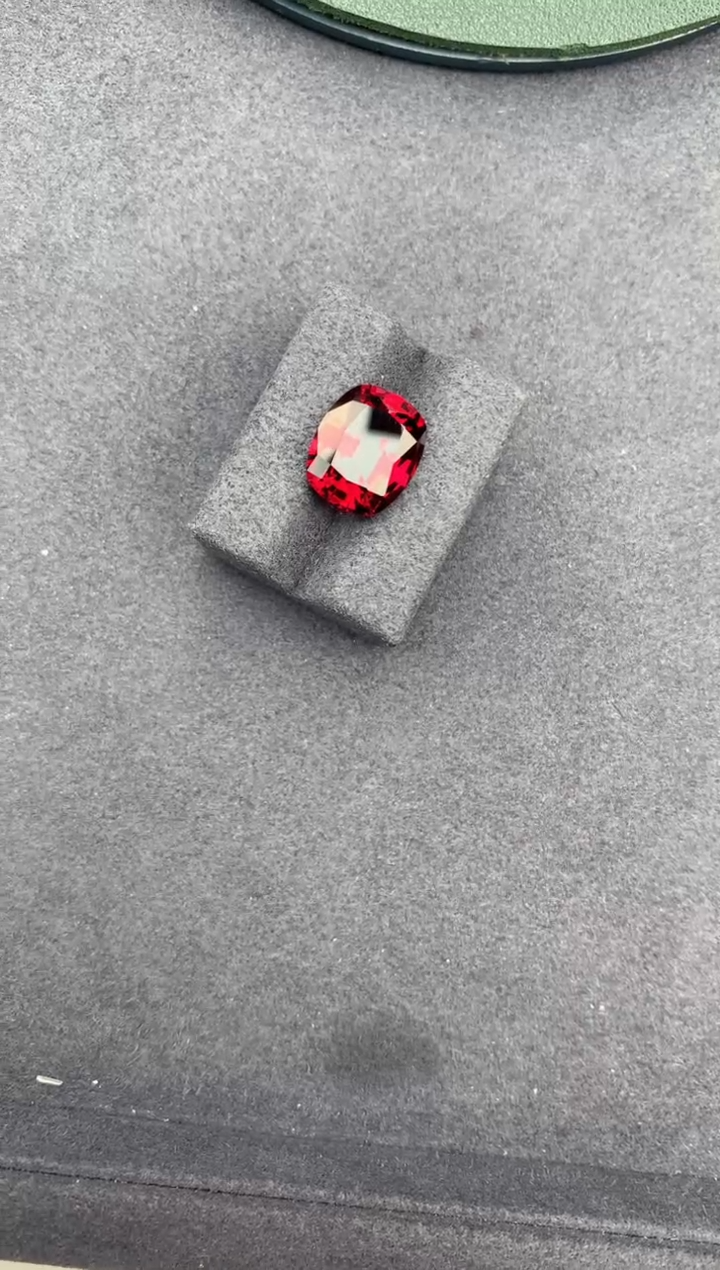 【闪购商品】石榴石裸石未镶嵌7.5t镁铝榴石